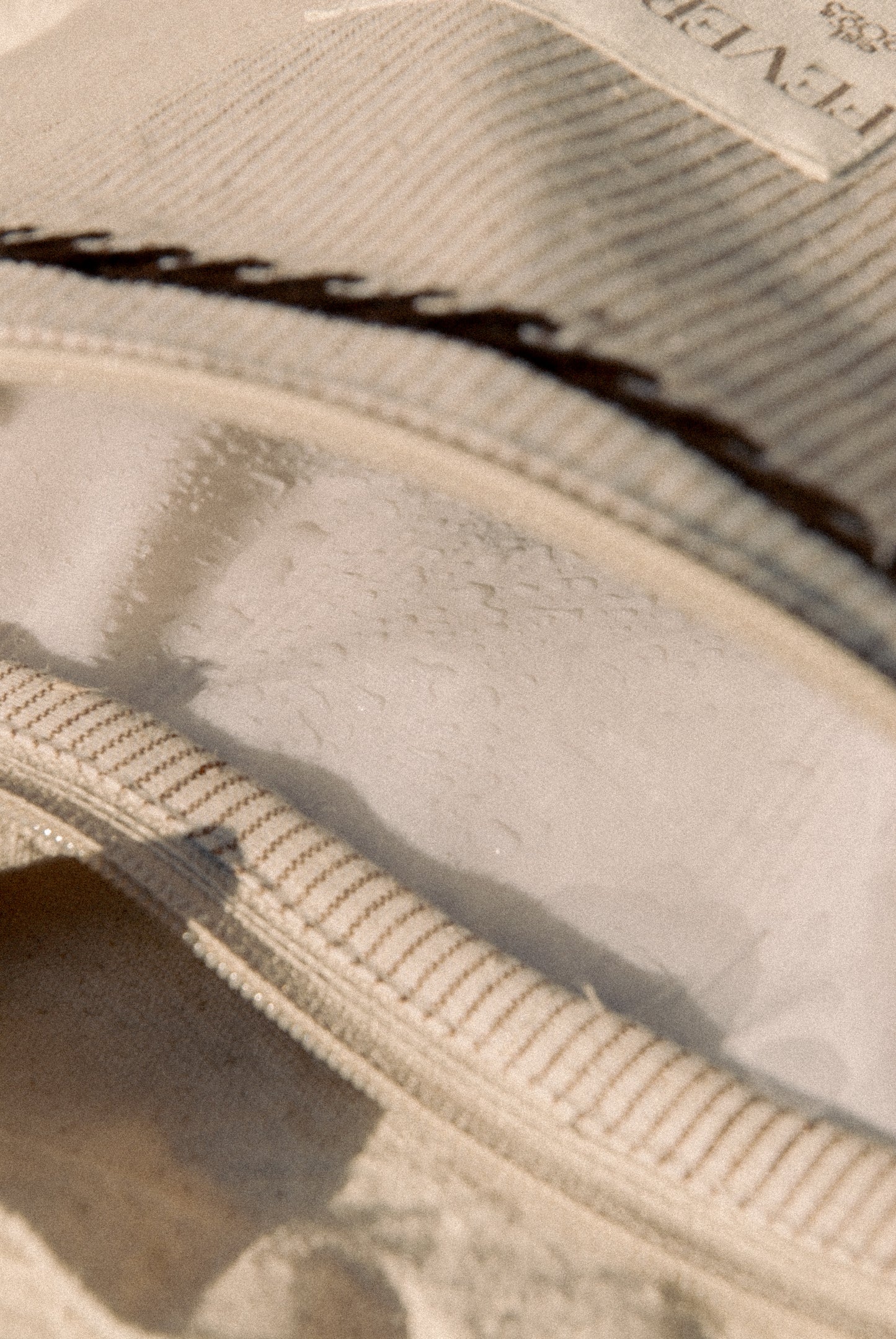 HEADLESS - TRAVEL POUCH